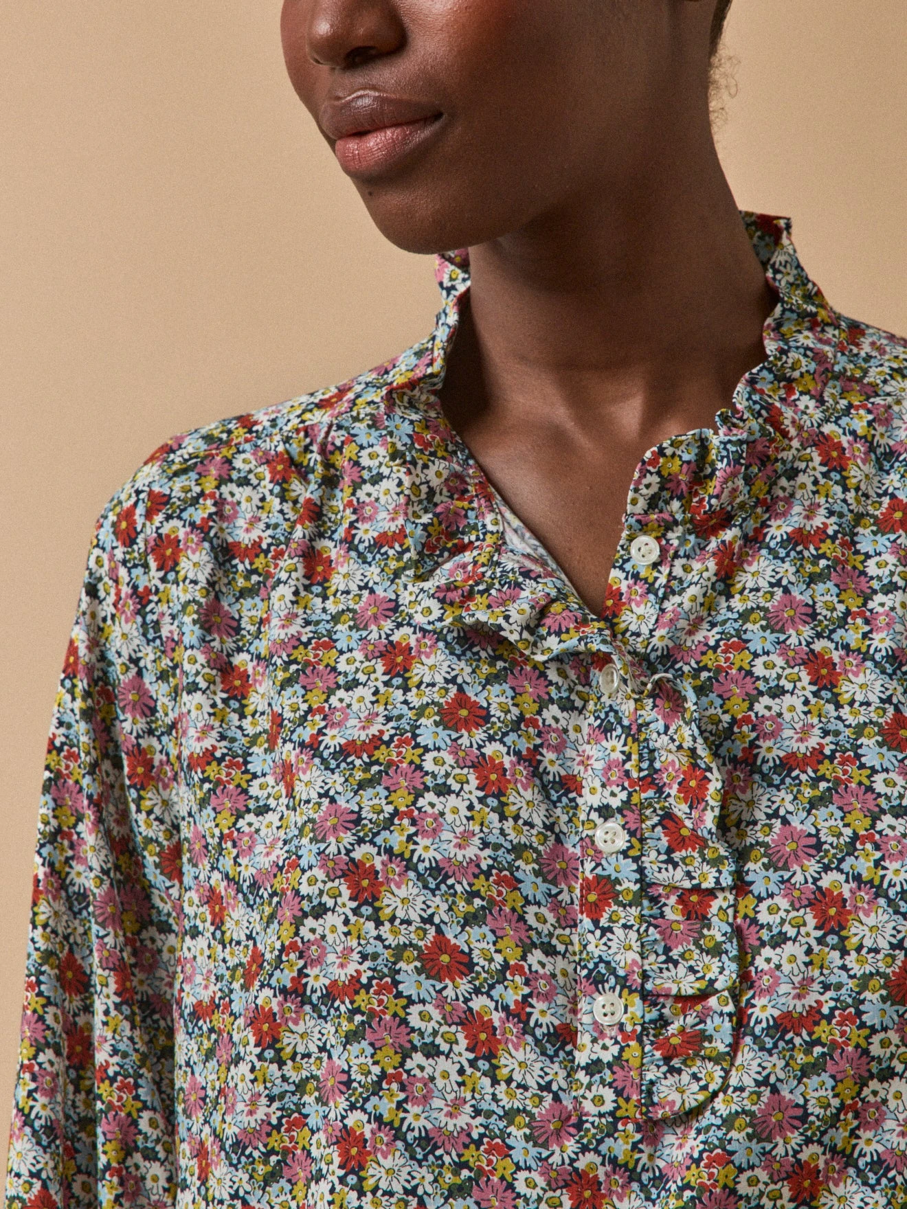 Blouse Col Volanté Femme Tissu Liberty Libby - Limited Collection 5 Blouse Col Volanté Femme Tissu Liberty Libby - Limited Collection – Image 3