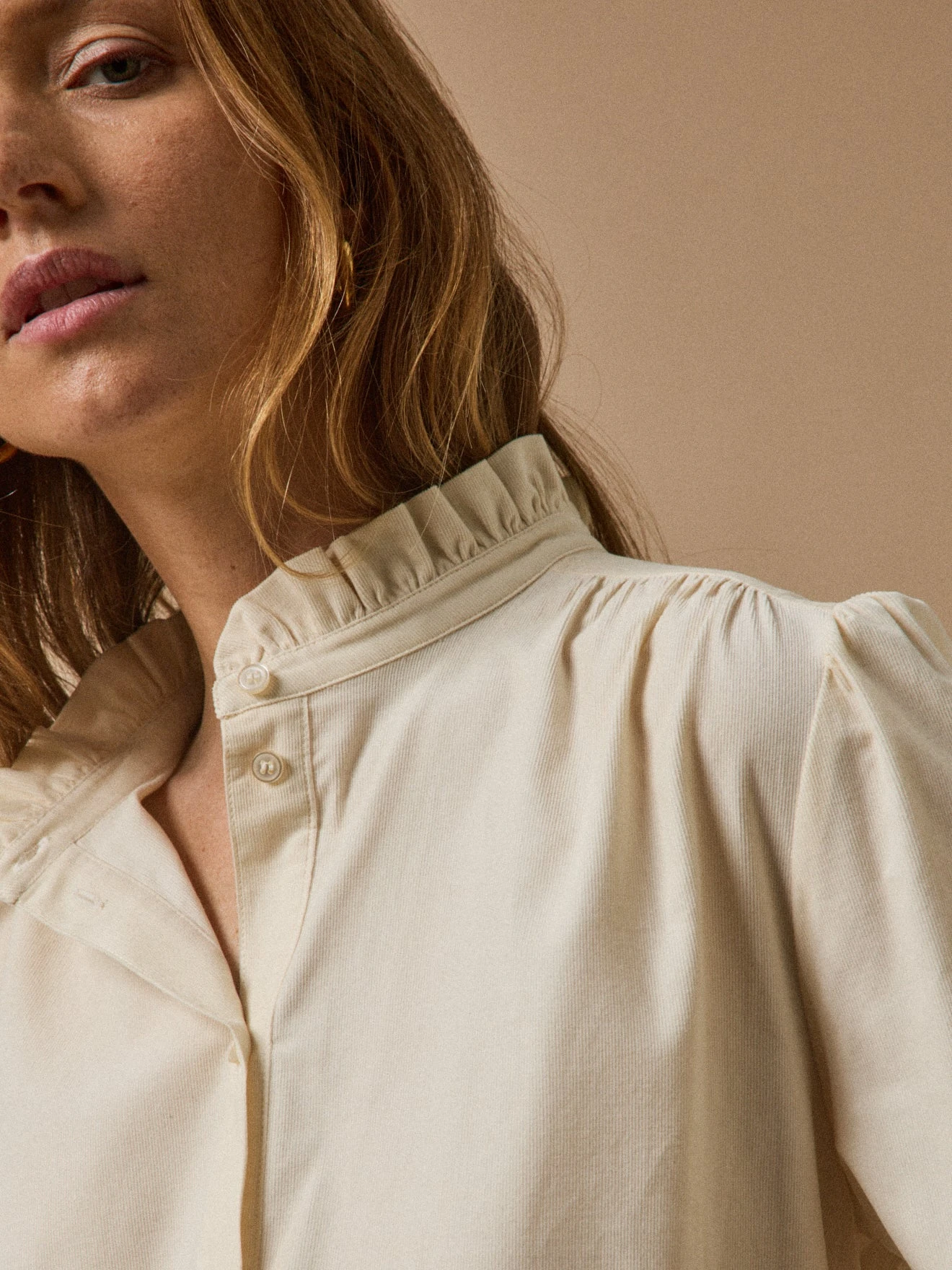 Chemise Volantée Femme Velours Côtelé Babycord 5 Chemise Volantée Femme Velours Côtelé Babycord – Image 3