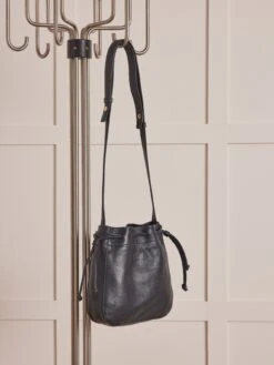 Sac Seau Femme En Cuir Souple - Collection Maroquinerie Cyrillus